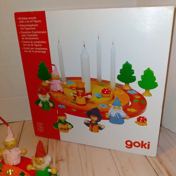 Goki Wooden Wreath Complete in Box w/ 14 figures Montessori - Picture 2 of 9